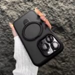 Coque en silicone semi-transparente avec lentilles de protection caméra et support MagSafe - Noir